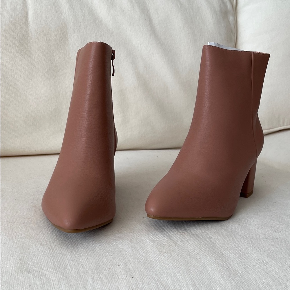 TOP Moda Chic Tan Heeled Boots